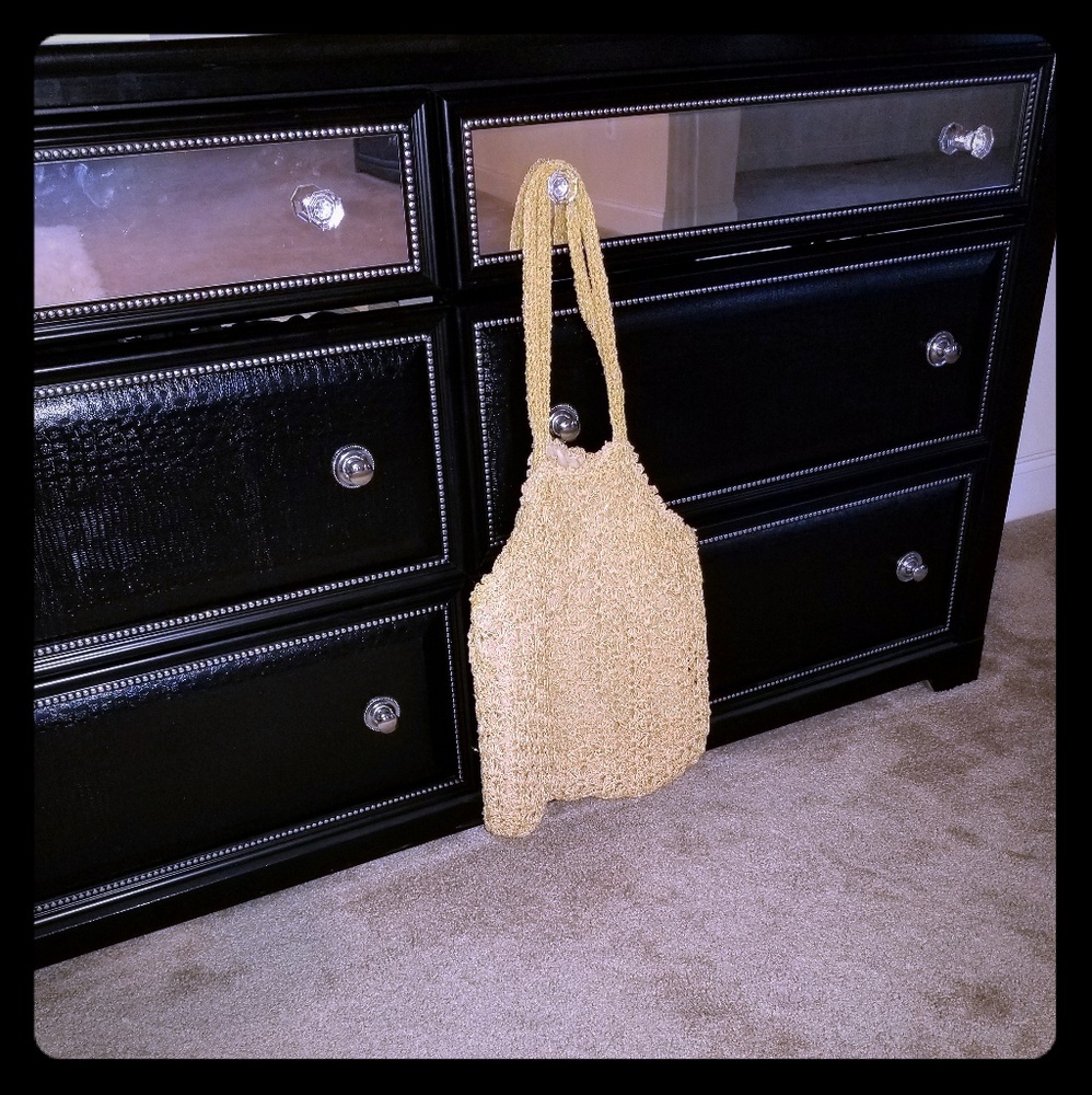 Straw bag with gold metalic detail